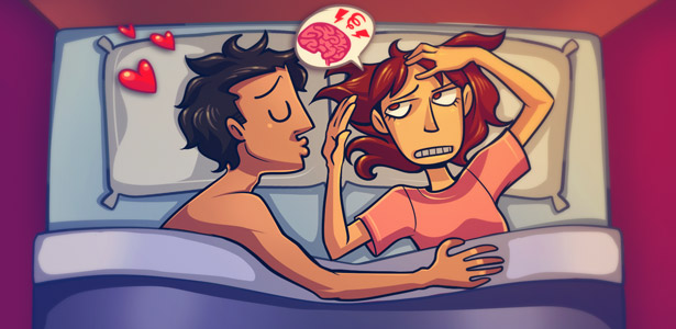 Imagem de um casal na cama e a mulher pensando em outra coisa.